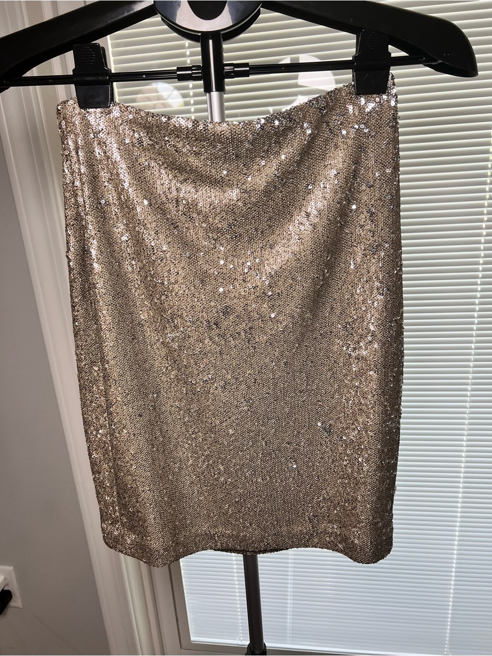 White House Black Market Champagne Sequin Pencil Skirt ~ Size 00
